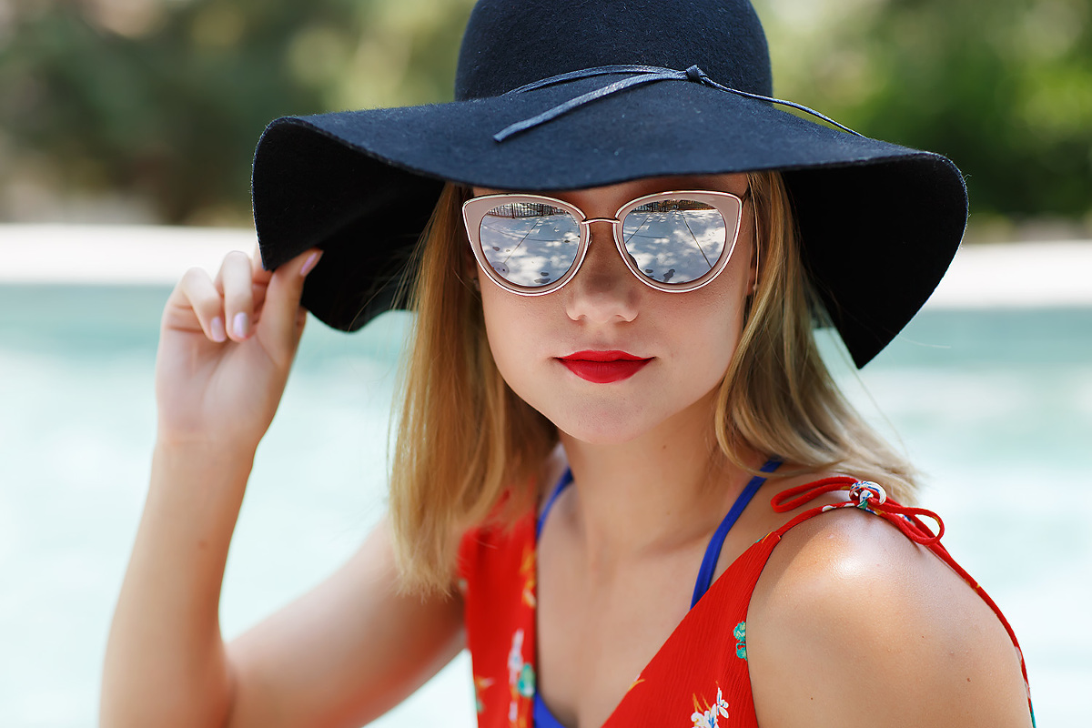 summer pool party senior model pictures by Colleen Sanders Photography in El Dorado Hills.