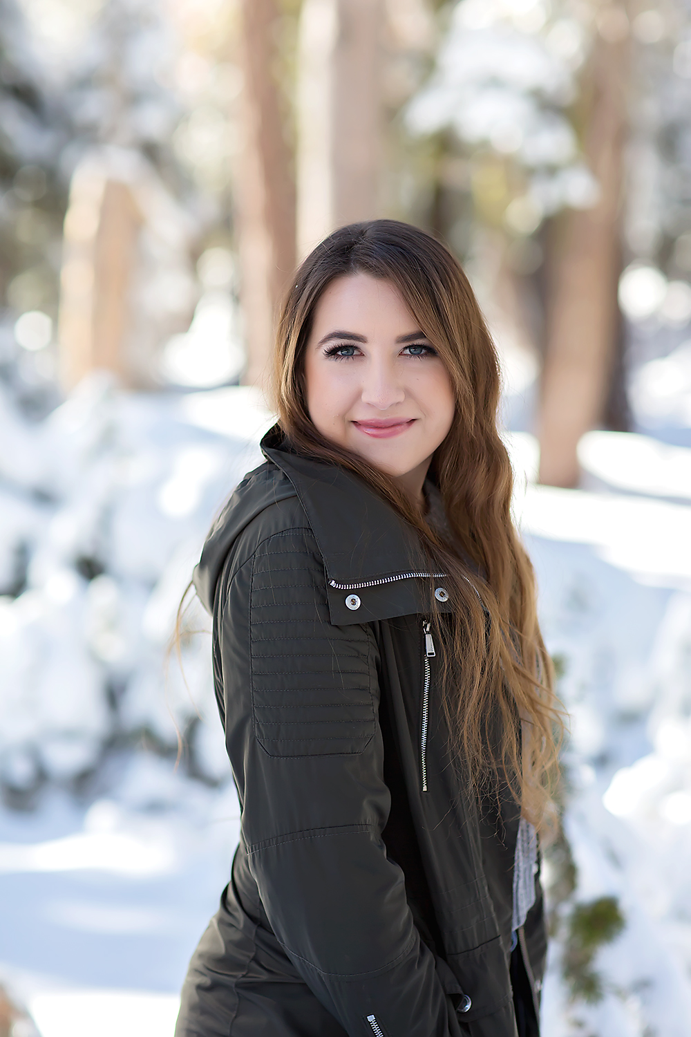 senior snow session in Tahoe, California by El Dorado Hills senior photographer Colleen Sanders scarf, warm, cozy, winter.