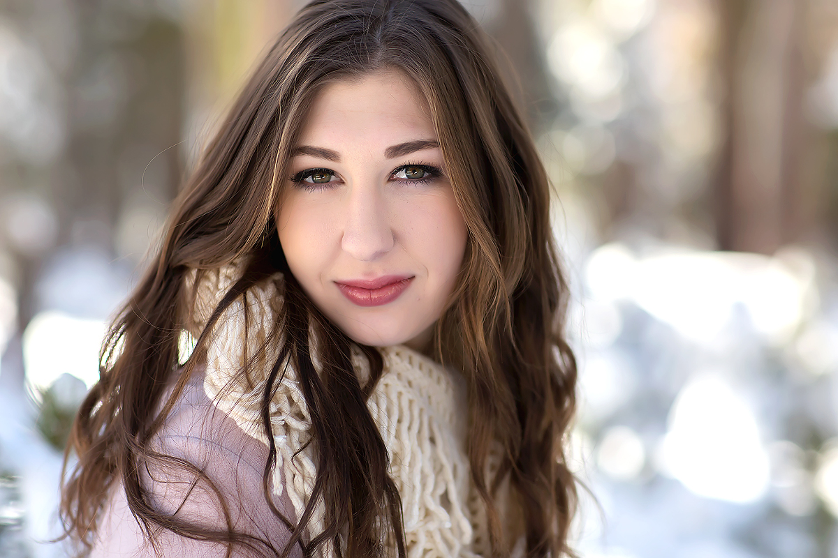 senior snow session in Tahoe, California by El Dorado Hills senior photographer Colleen Sanders scarf, warm, cozy, winter.